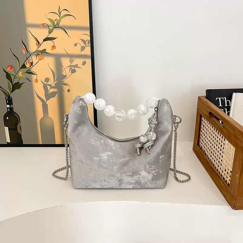 Light Elegant | Bucket Bag Chic | Pearl Handle