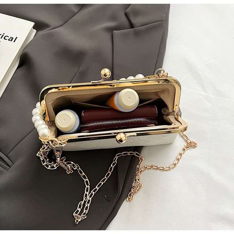 Elegant | Handmade | Vintage Glamour Chinese-Style | Embroidered Pearl Handle Bag