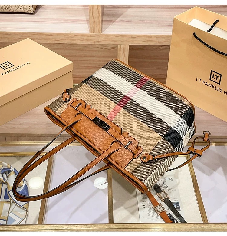 Classic Large-Capacity Tote Bag – Travel, Work & Everyday Use