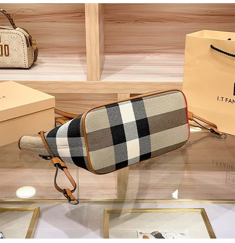 Classic Large-Capacity Tote Bag – Travel, Work & Everyday Use